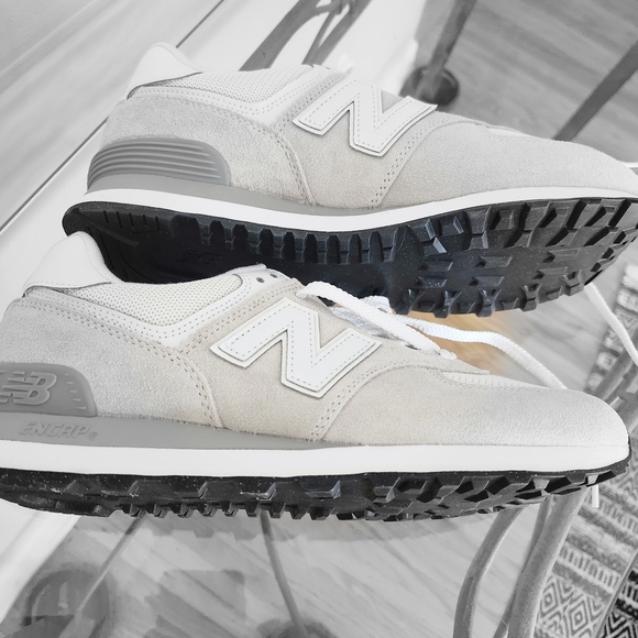 NWOT Mens New Balance Cream and White 574 Sneakers - Picture 4 of 4